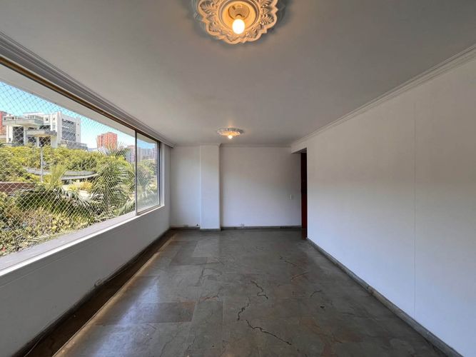 Apartamento de 3 alcobas en venta en Los Balsos, Medellín, 80 m² · foto 3 de 15