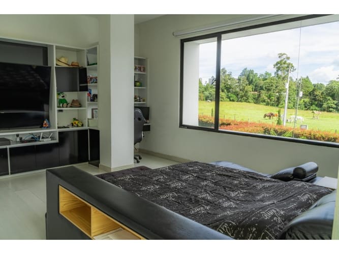 Casa de 4 alcobas en venta en Las Palmas, Medellín, 550 m² · foto 9 de 13