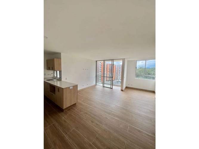 Apartamento de 2 alcobas en venta en Centro, Rionegro, 65 m² · foto 3 de 9