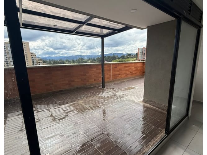 Apartamento de 2 alcobas en venta en Barro Blanco, Rionegro, 108 m² · foto 2 de 13