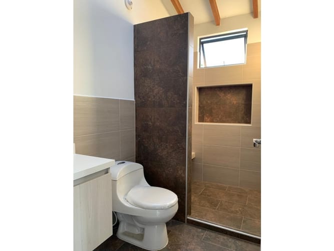 Casa de 4 alcobas en venta en San Antonio De Pereira, Rionegro, 350 m² · foto 11 de 11