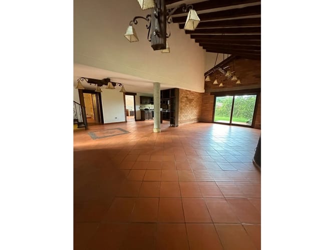 Casa de 3 alcobas en venta en Llano Grande, Rionegro, 350 m² · foto 9 de 15