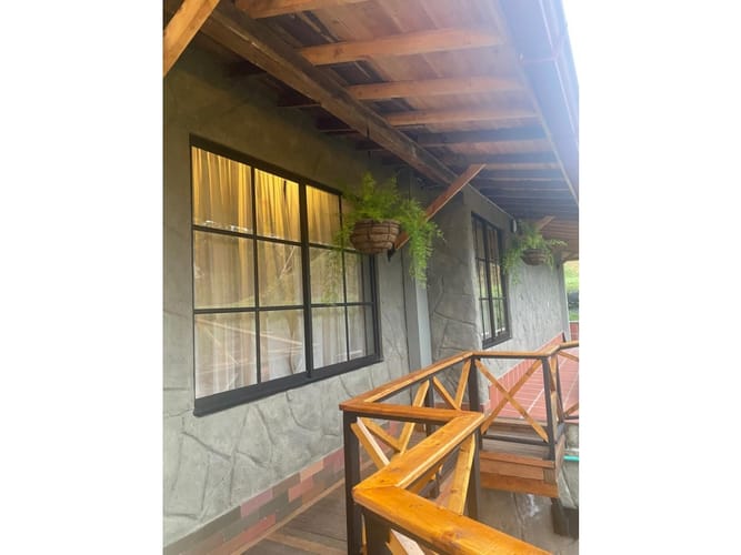 Casa de 6 alcobas en venta en El Zango, Guarne, 270 m² · foto 2 de 24