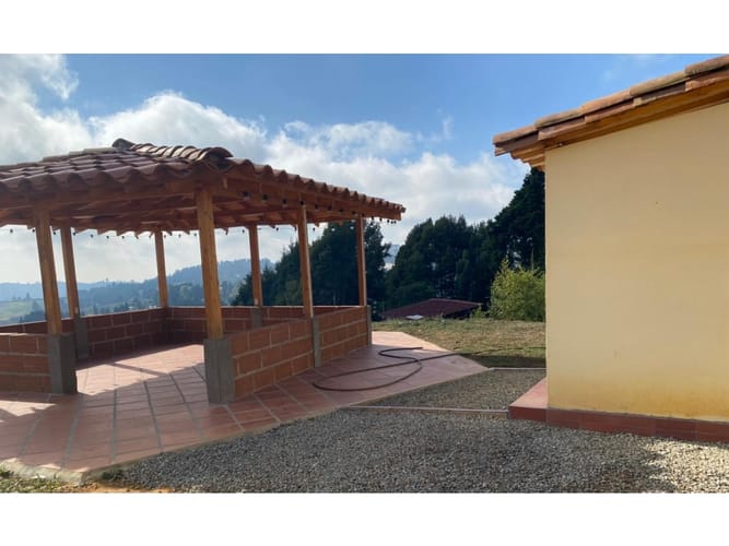 Casa de 6 alcobas en venta en El Zango, Guarne, 270 m² · foto 20 de 24