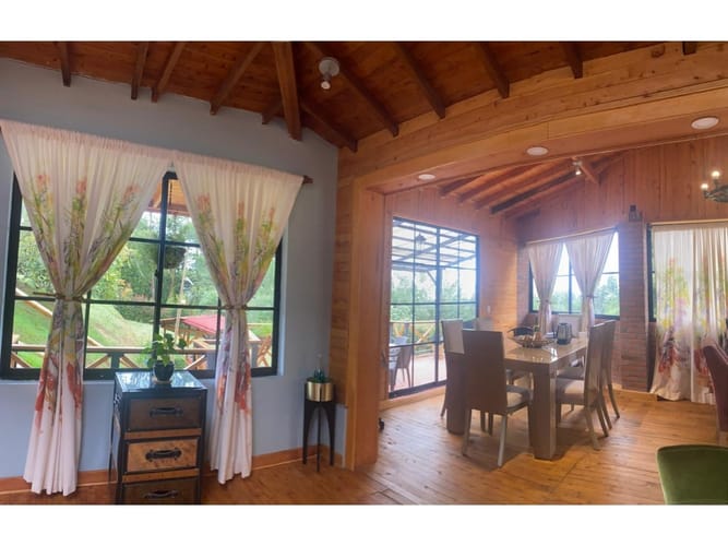 Casa de 6 alcobas en venta en El Zango, Guarne, 270 m² · foto 23 de 24