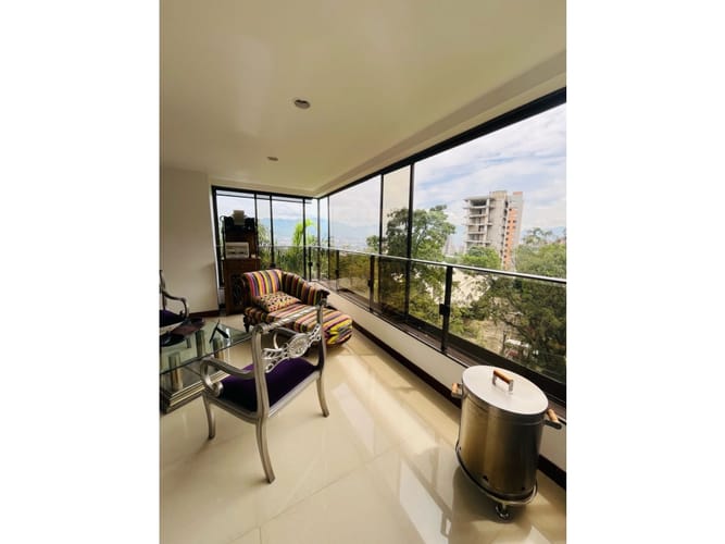 Apartamento de 4 alcobas en venta en El Poblado, Medellín, 450 m² · foto 2 de 24
