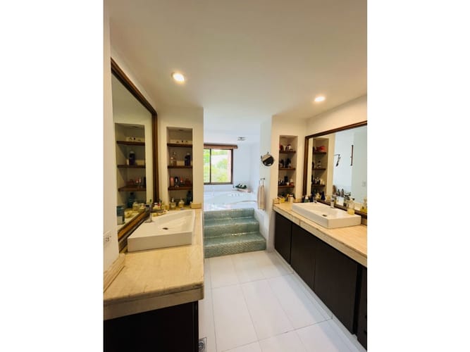 Apartamento de 4 alcobas en venta en El Poblado, Medellín, 450 m² · foto 4 de 24