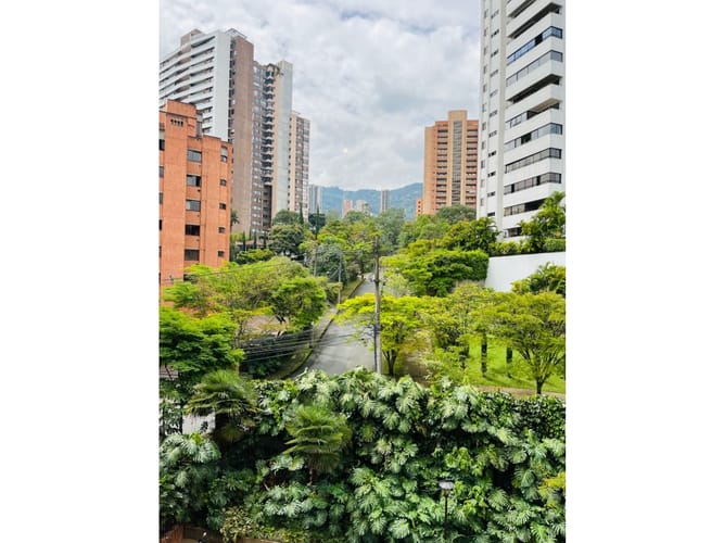 Apartamento de 4 alcobas en venta en El Poblado, Medellín, 450 m² · foto 5 de 24