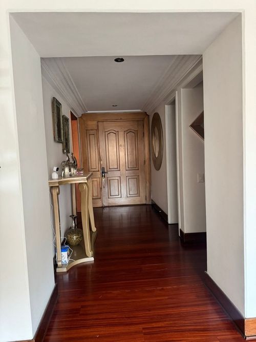Apartamento de 3 alcobas en venta en Los Rosales, Bogotá, 165 m² · foto 16 de 18