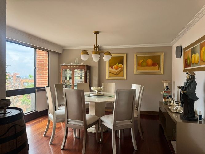 Apartamento de 3 alcobas en venta en Los Rosales, Bogotá, 165 m² · foto 7 de 18