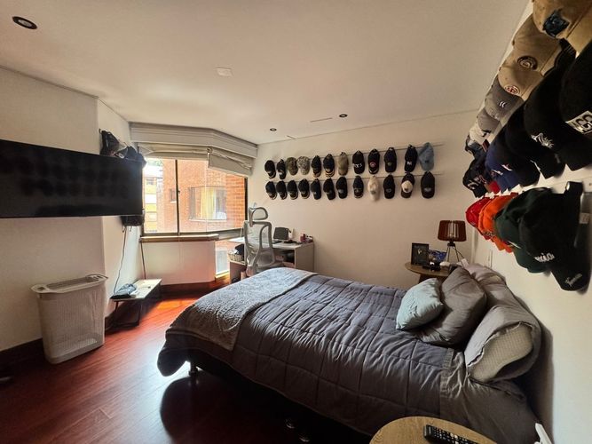Apartamento de 3 alcobas en venta en Los Rosales, Bogotá, 165 m² · foto 9 de 18