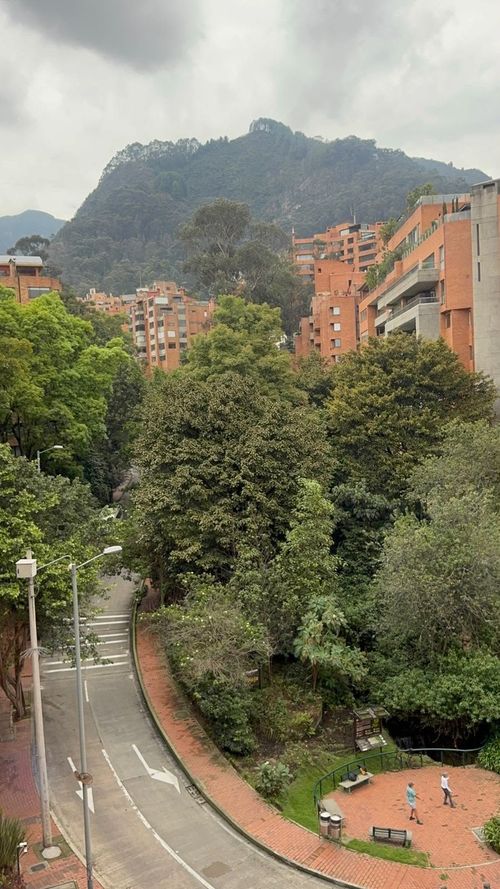 Apartamento de 3 alcobas en venta en Los Rosales, Bogotá, 165 m² · foto 5 de 18