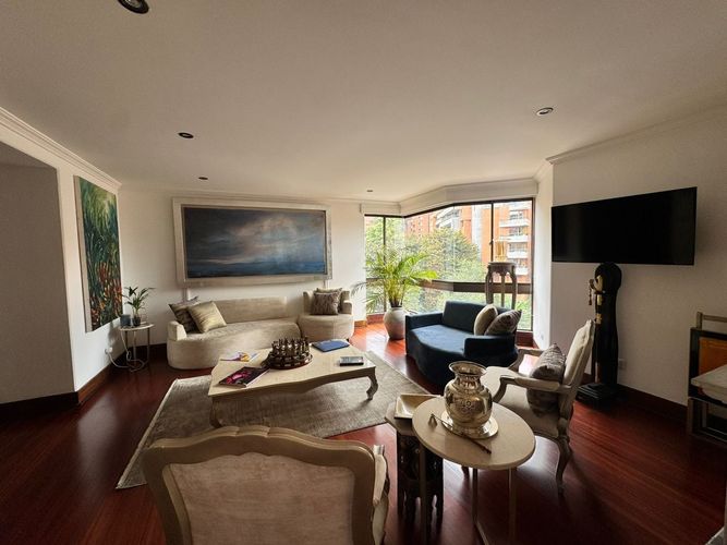 Apartamento de 3 alcobas en venta en Los Rosales, Bogotá, 165 m² · foto 3 de 18