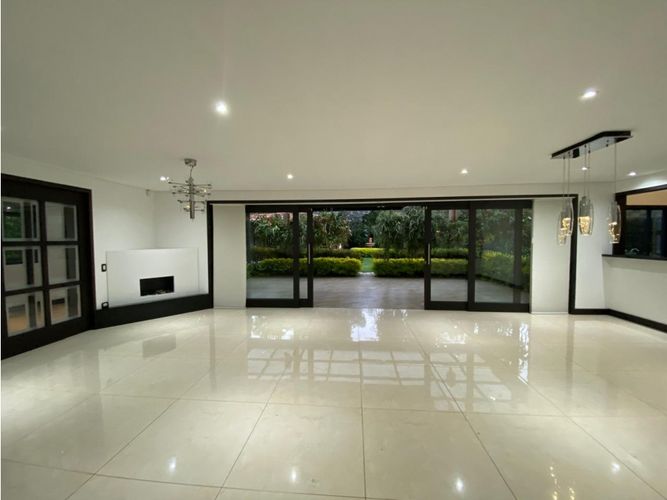 Casa de 4 alcobas en venta en Llano Grande, Rionegro, 550 m² · foto 2 de 24