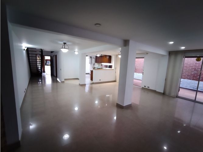 Casa de 4 alcobas en venta en San Agustin Suramerica, La Estrella, 240 m² · foto 4 de 24