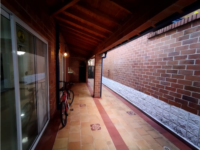Casa de 4 alcobas en venta en San Agustin Suramerica, La Estrella, 240 m² · foto 11 de 24