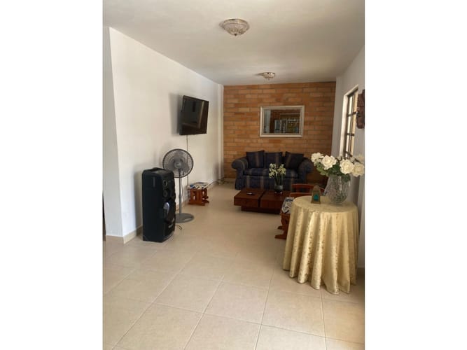 Casa de 5 alcobas en venta en Medellín, 500 m² · foto 3 de 21