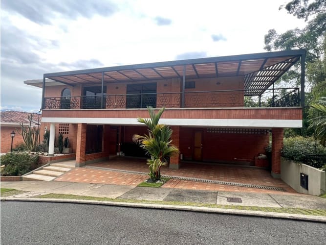 Casa de 5 alcobas en venta en El Poblado, Envigado, 690 m² · foto 2 de 24