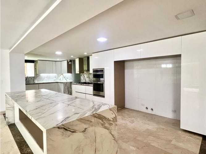 Casa de 5 alcobas en venta en El Poblado, Envigado, 690 m² · foto 6 de 24