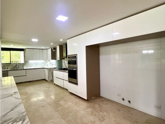 Casa de 5 alcobas en venta en El Poblado, Envigado, 690 m² · foto 7 de 24