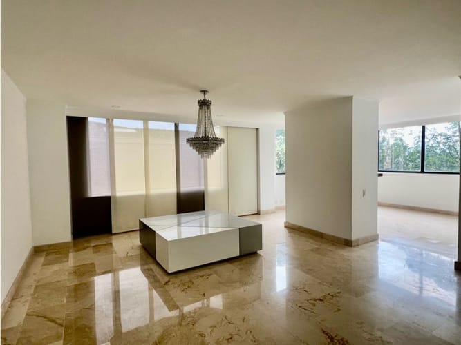 Casa de 5 alcobas en venta en El Poblado, Envigado, 690 m² · foto 9 de 24
