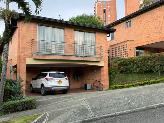 Casa de 3 alcobas en venta en El Tesoro, Medellín, 260 m² · foto 2 de 24