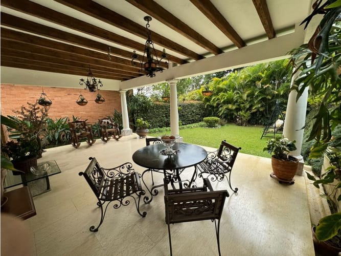 Casa de 3 alcobas en venta en El Tesoro, Medellín, 260 m² · foto 3 de 24
