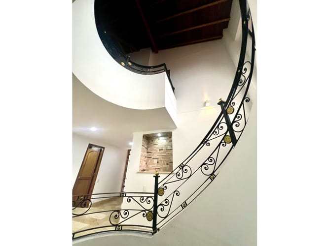 Casa de 5 alcobas en venta en El Poblado, Envigado, 690 m² · foto 17 de 24