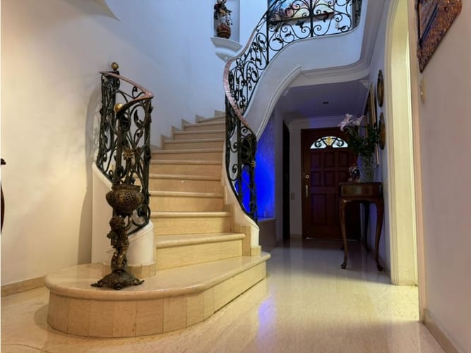 Casa de 3 alcobas en venta en El Tesoro, Medellín, 260 m² · foto 5 de 24