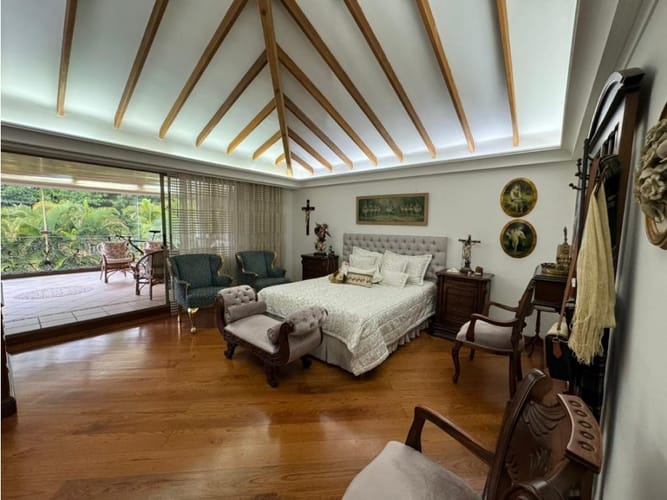 Casa de 3 alcobas en venta en El Tesoro, Medellín, 260 m² · foto 7 de 24