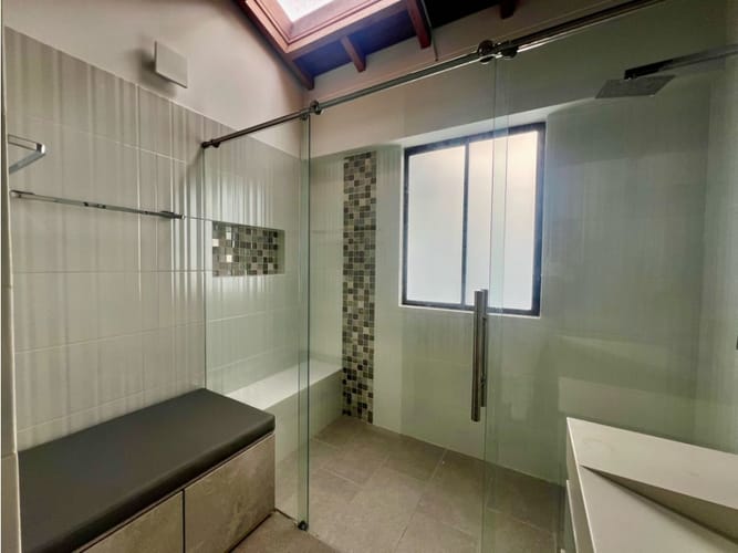 Casa de 5 alcobas en venta en El Poblado, Envigado, 690 m² · foto 23 de 24