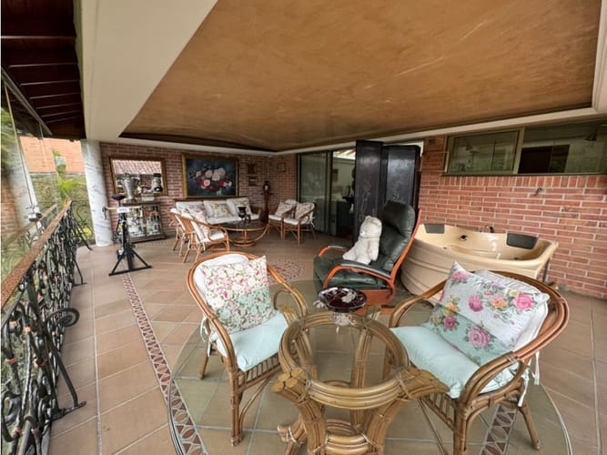 Casa de 3 alcobas en venta en El Tesoro, Medellín, 260 m² · foto 10 de 24