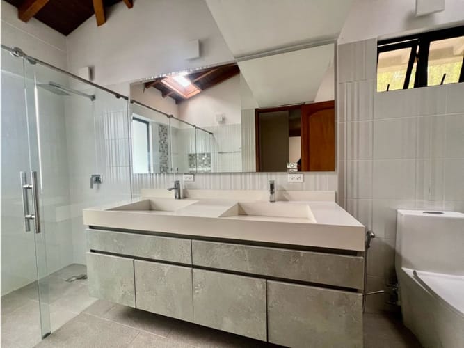Casa de 5 alcobas en venta en El Poblado, Envigado, 690 m² · foto 24 de 24