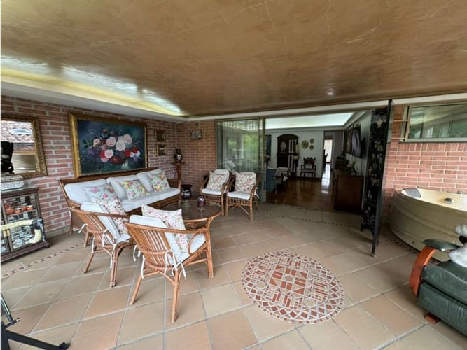 Casa de 3 alcobas en venta en El Tesoro, Medellín, 260 m² · foto 12 de 24