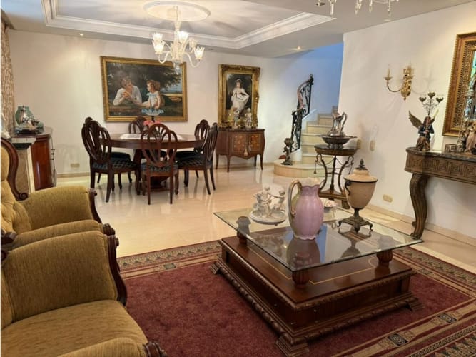 Casa de 3 alcobas en venta en El Tesoro, Medellín, 260 m² · foto 18 de 24
