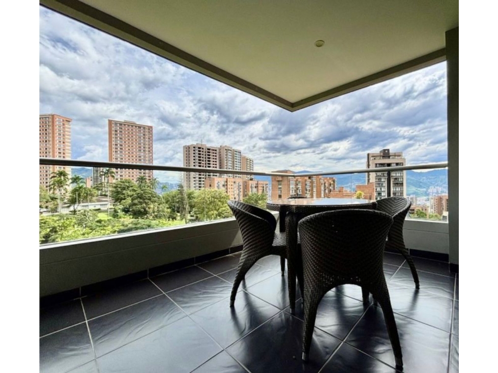 Apartamento en venta en El Poblado, Medellín · foto 2 de 15
