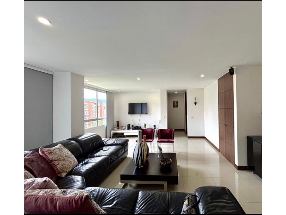 Apartamento en venta en El Poblado, Medellín · foto 3 de 15