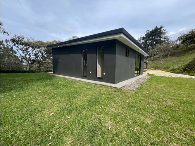 Casa de 3 alcobas en venta en Sajonia, Rionegro, 235 m² · foto 2 de 19