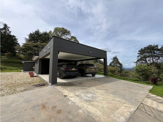 Casa de 3 alcobas en venta en Sajonia, Rionegro, 235 m² · foto 3 de 19