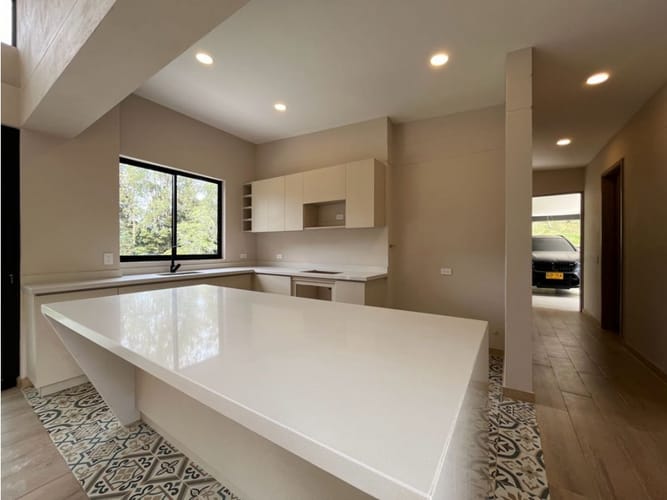 Casa de 3 alcobas en venta en Sajonia, Rionegro, 235 m² · foto 4 de 19