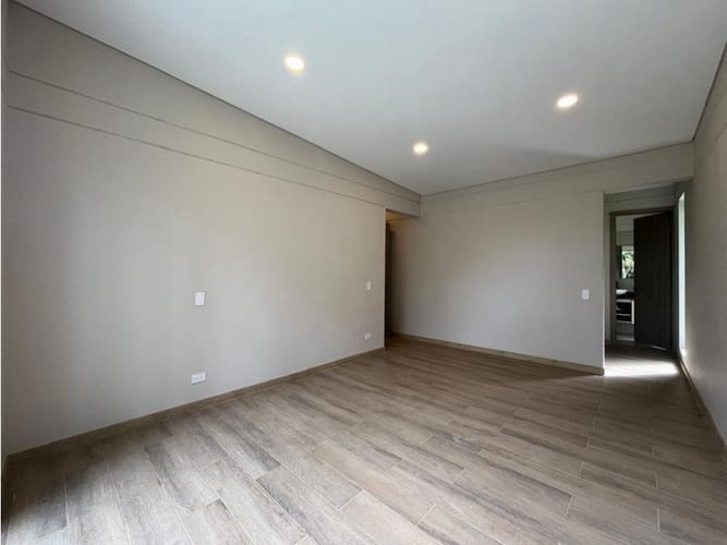 Casa de 3 alcobas en venta en Sajonia, Rionegro, 235 m² · foto 13 de 19
