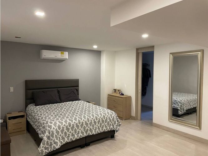Apartamento de 4 alcobas en venta en Alejandría, Medellín, 206 m² · foto 3 de 24