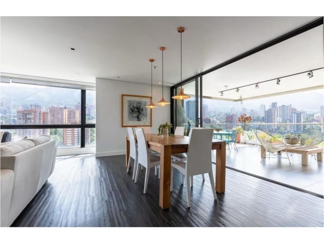 Apartamento en venta en El Poblado, Medellín · foto 2 de 12