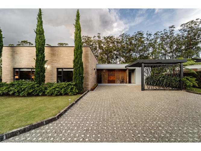 Casa de 5 alcobas en venta en Llano Grande, Rionegro, 400 m² · foto 3 de 24