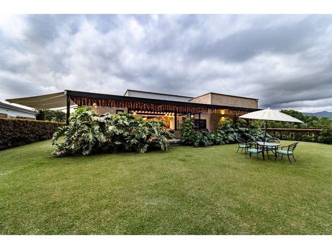 Casa de 5 alcobas en venta en Llano Grande, Rionegro, 400 m² · foto 4 de 24