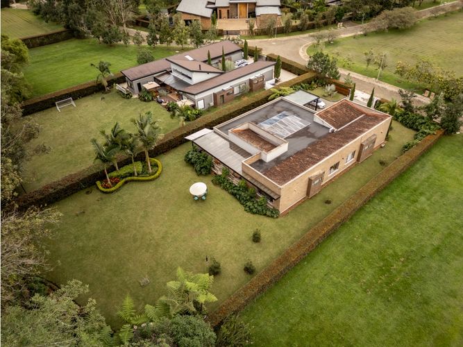Casa de 5 alcobas en venta en Llano Grande, Rionegro, 400 m² · foto 8 de 24