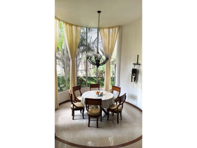 Casa de 5 alcobas en venta en Sabaneta Real, Medellín, 360 m² · foto 3 de 11