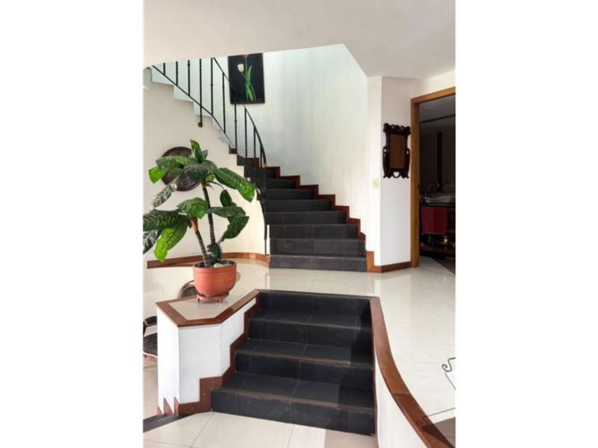 Casa de 5 alcobas en venta en Sabaneta Real, Medellín, 360 m² · foto 4 de 11