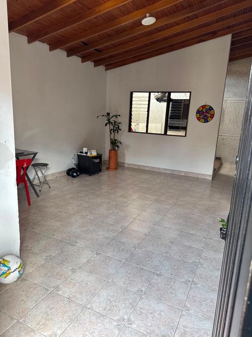 Casa de 3 alcobas en venta en Cabañas, Bello, 90 m² · foto 2 de 16