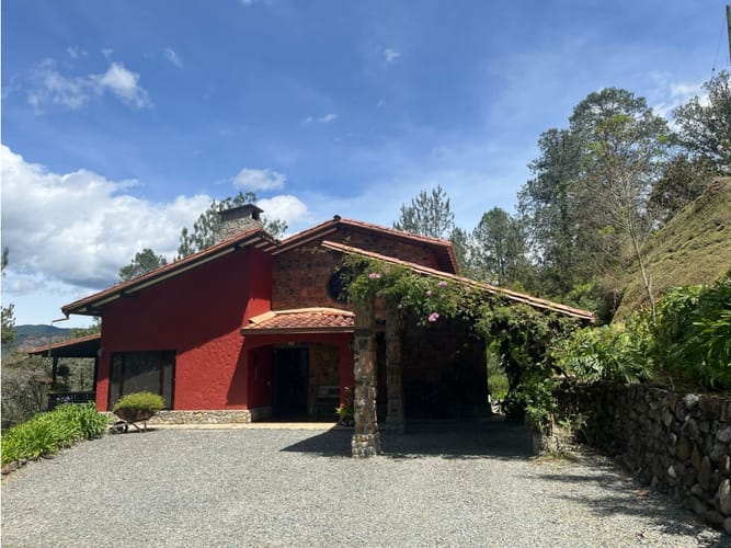 Casa de 3 alcobas en venta en El Retiro, 200 m² · foto 2 de 18